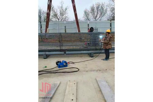 鋼筋籠盤絲機(jī)全自動(dòng)滾焊機(jī)在電桿生產(chǎn)中的應(yīng)用與優(yōu)勢(shì)